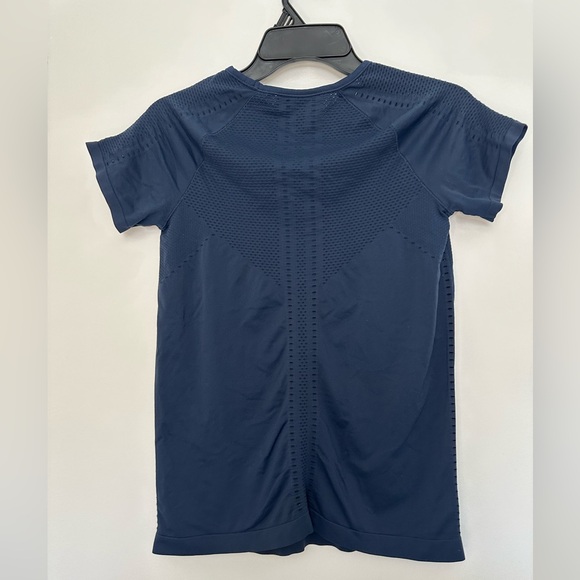 Athleta Foothill Perforated Tee Size Small Navy Blue - Picture 4 of 6